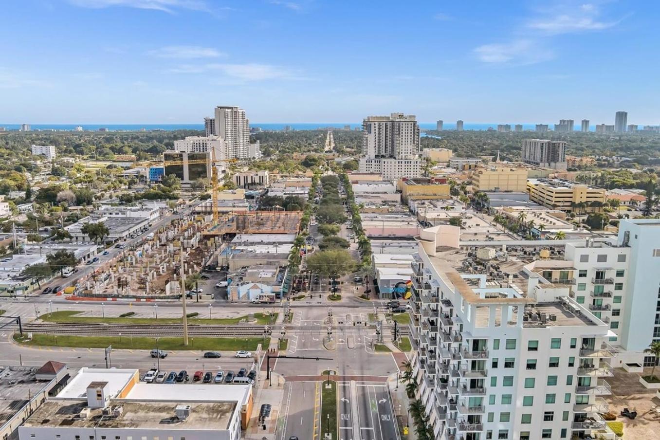 Modern 2Br Oasis Mins To Beach & Casino Db2 Дания-Бич Экстерьер фото
