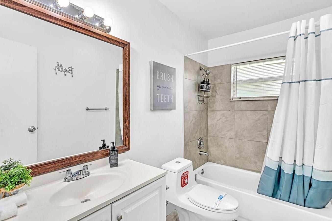 Modern 2Br Oasis Mins To Beach & Casino Db2 Дания-Бич Экстерьер фото