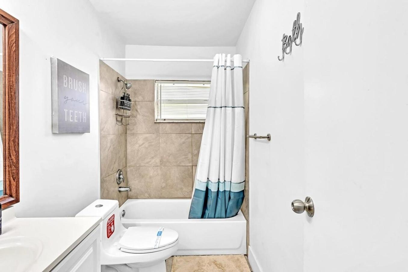 Modern 2Br Oasis Mins To Beach & Casino Db2 Дания-Бич Экстерьер фото