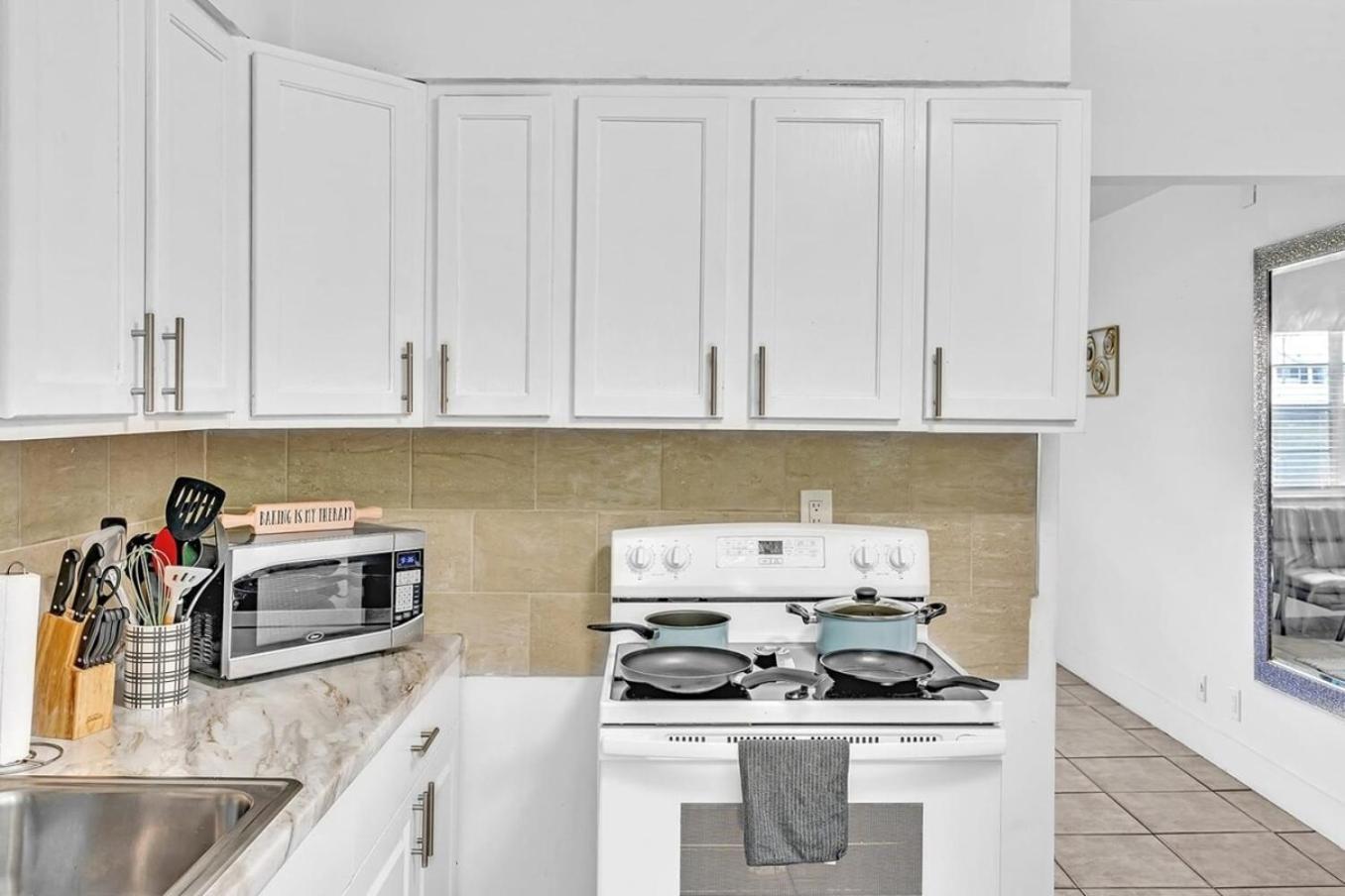 Modern 2Br Oasis Mins To Beach & Casino Db2 Дания-Бич Экстерьер фото