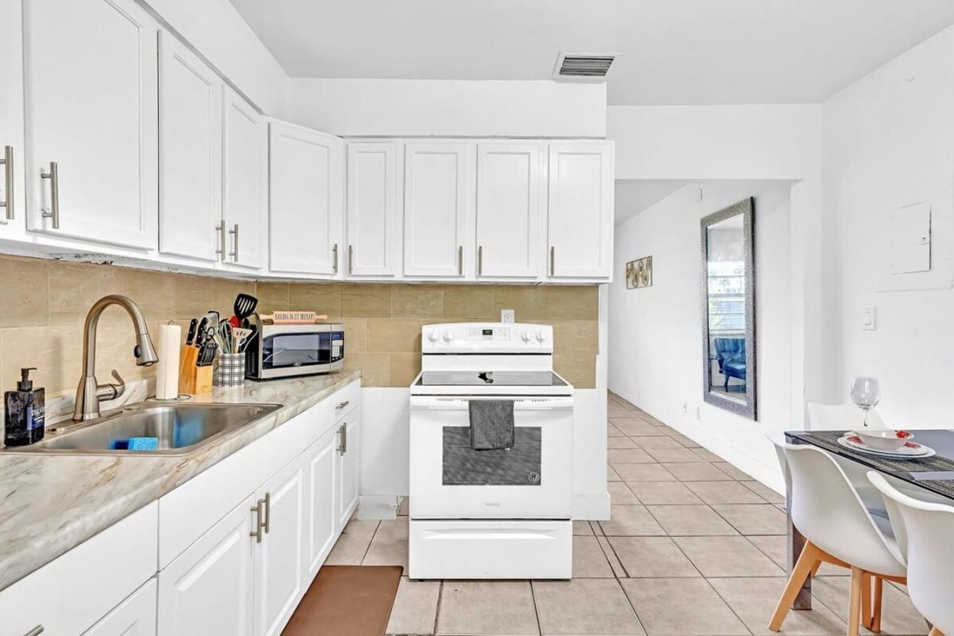 Modern 2Br Oasis Mins To Beach & Casino Db2 Дания-Бич Экстерьер фото