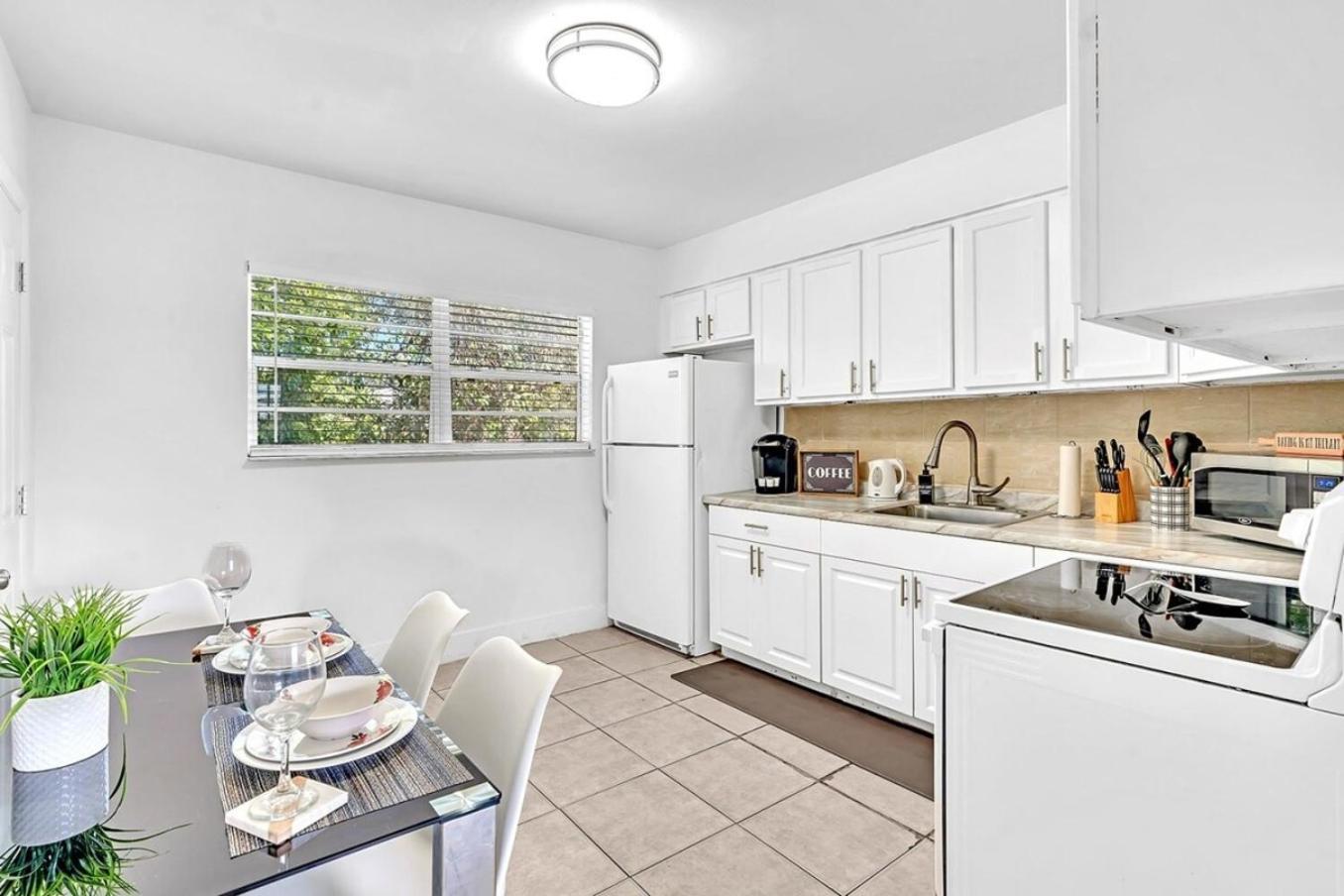 Modern 2Br Oasis Mins To Beach & Casino Db2 Дания-Бич Экстерьер фото